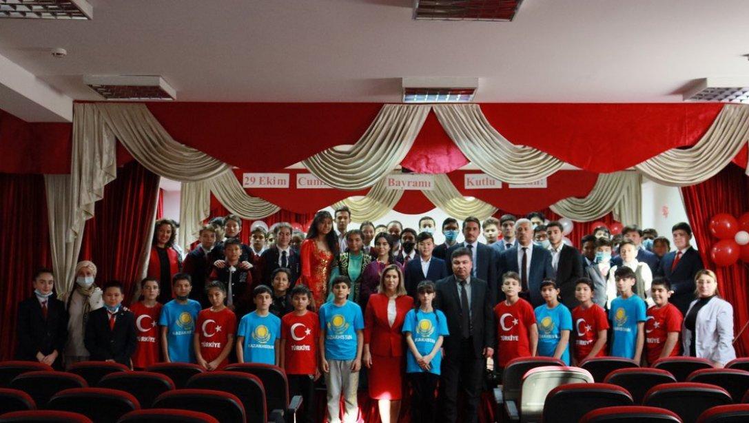 Özel 1 Nolu Yatılı Talgar Lisesi'nde 29 Ekim Cumhuriyet Bayramı