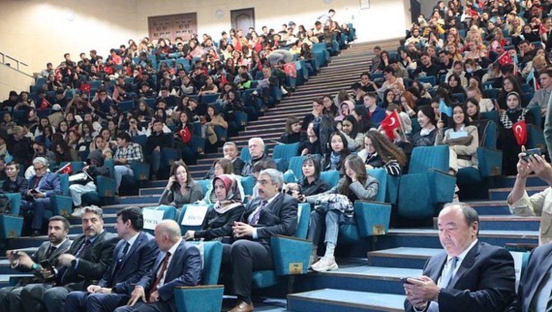 Caspian Üniversitesi'nde 