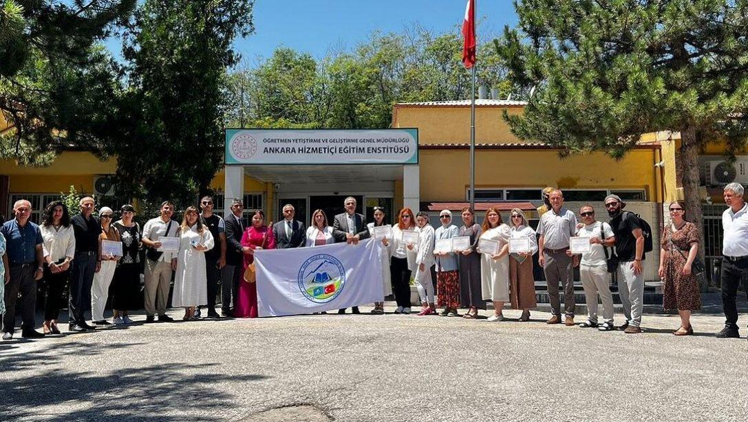 Özel 1 No'lu Talgar Yatılı Lisesi yönetici ve öğretmenleri Türkiye'de.